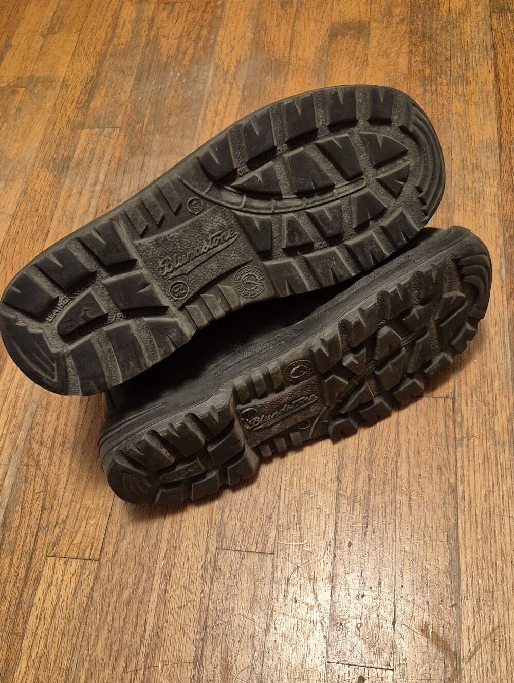 BLUNDSTONE Work & Safety Boots - Picture 6 of 9